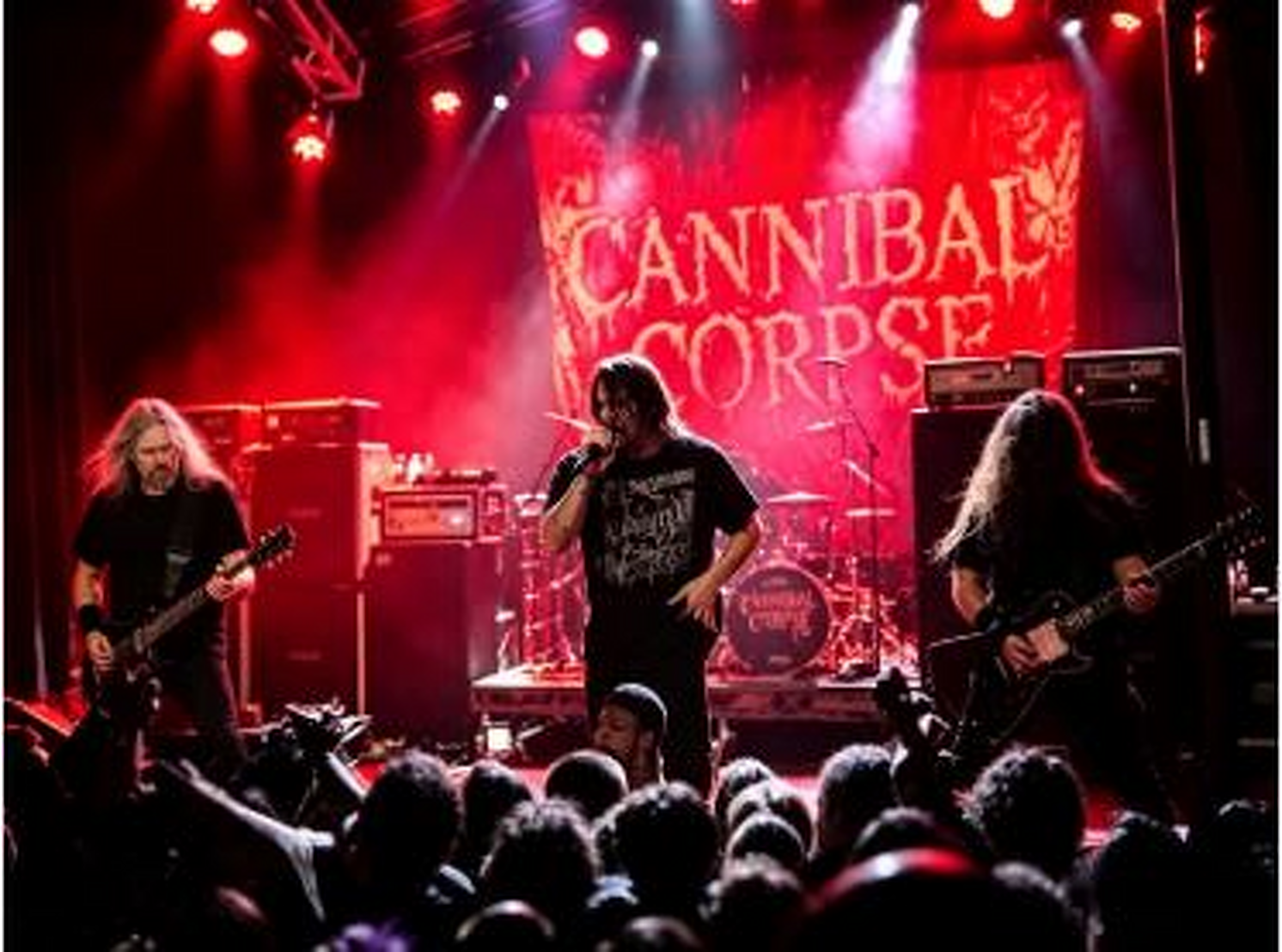 Cannibal Corpse em apresentação ao vivo